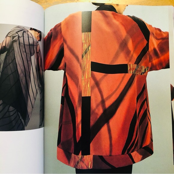 “The Fiberarts Book of Wearable Art” Like New, Hardcover, Art-to-Wear - Picture 2 of 15